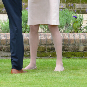 Le prince William, duc de Cambridge, et son frère Le prince Harry, duc de Sussex, se retrouvent à l'inauguration de la statue de leur mère, la princesse Diana dans les jardins de Kensington Palace à Londres, le 1er juillet 2021. Leurs tantes maternelles Lady Sarah McCorquodale et Lady Jane Fellowes étaient présentes. Ce jour-là, la princesse Diana aurait fêté son 60 ème anniversaire.