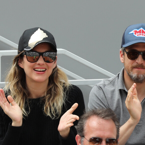 Marion Cotillard et Guillaume Canet dans les tribunes lors de la finale messieurs des internationaux de France de tennis de Roland-Garros à Paris. Le 9 juin 2019. © Jacovides-Moreau/Bestimage