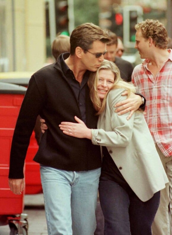 Pierce Brosnan est un homme meurtri. Il a perdu sa première épouse, Cassandra Harris, et leur fille Charlotte (en photo), décédées de la même maladie.