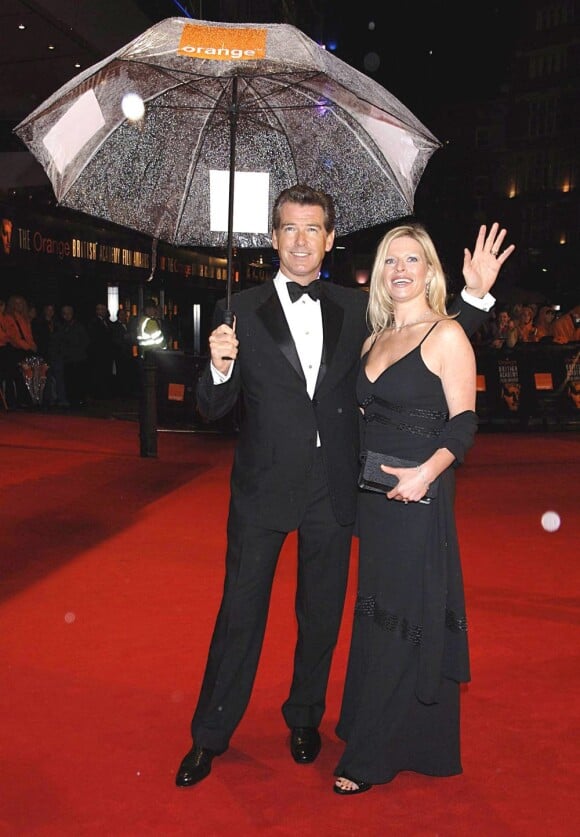 Pierce Brosnan et sa fille Charlotte lors des BAFTA awards à Londres le 19 février 2006