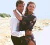 Roger Moore, dans la peau de 007, avec Cassandra Harris dans 'Rien que pour vos yeux' (1981). Elle fut la première femme de Pierce Brosnan, décédée en 1991 d'un cancer des ovaires.