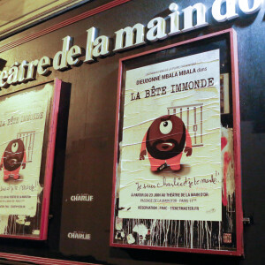Illustration du théâtre de la Main d'or ou l'humoriste Dieudonné joue dans son spectacle "La Bête Immonde" à Paris alors qu'il sera jugé en correctionnelle pour apologie du terrorisme le 14 janvier 2015.