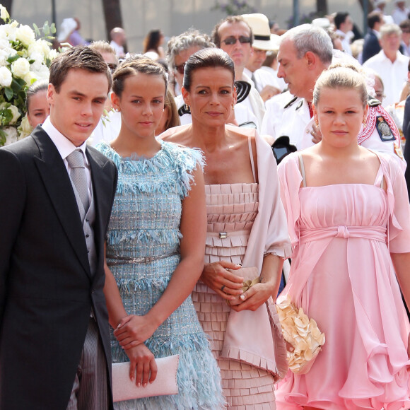 La princesse Stéphanie et ses enfants, Louis Ducruet, Pauline Ducruet et Camille Gottlieb au mariage religieux du prince Albert et Charlene Wittstock à Monaco.