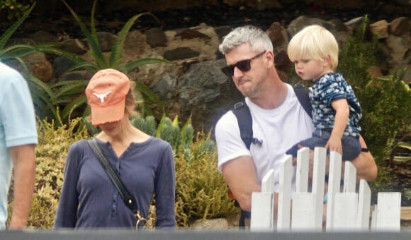 Renée Zellweger, son compagnon Ant Anstead et le fils de ce dernier, Hudson, arrivent au domicile d'Ant Anstead à Los Angeles, le 3 juillet 2021.