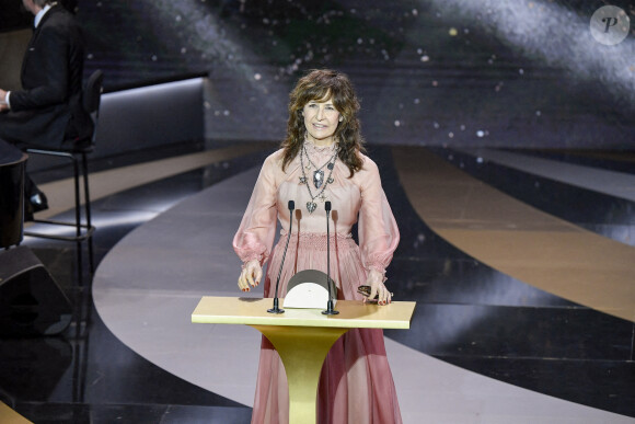 Valérie Lemercier sur scène lors de la 46ème cérémonie des César à l'Olympia à Paris le 12 mars 202. © Pierre Villard/ Pool / Bestimage 