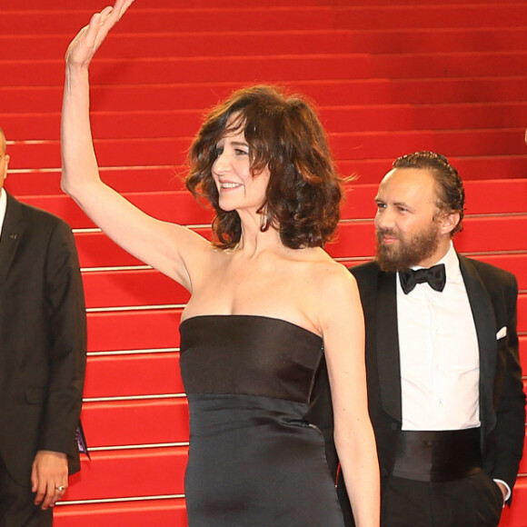 Valérie Lemercier, son compagnon Mathias Kiss - Montée des marches du film "Marguerite & Julien" lors du 68e Festival International du Film de Cannes