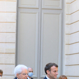 Le président de la république, Emmanuel Macron et la première dame, Brigitte Macron en compagnie de Sergio Mattarella, Président de la République italienne et sa fille Laura Mattarella, ainsi que M. Bellucci, pour un diner d'Etat au palais de l'Elysée, Paris, le 5 juillet 2021. © Jacques Witt/Pool/Bestimage 