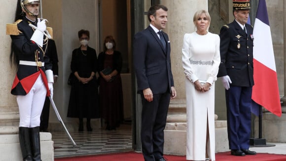 Brigitte Macron : Ultrachic en robe fendue avec Emmanuel, la dolce vita à l'Elysée