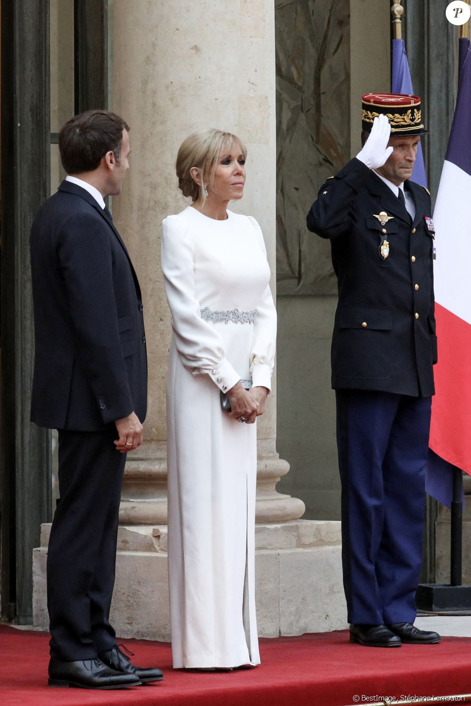 Le président de la république, Emmanuel Macron et la première dame, Brigitte Macron reçoivent Sergio Mattarella, Président de la République italienne et sa fille Laura Mattarella pour un dîner d'Etat au palais de l'Elysée, Paris, le 5 juillet 2021. © Stéphane Lemouton / Bestimage