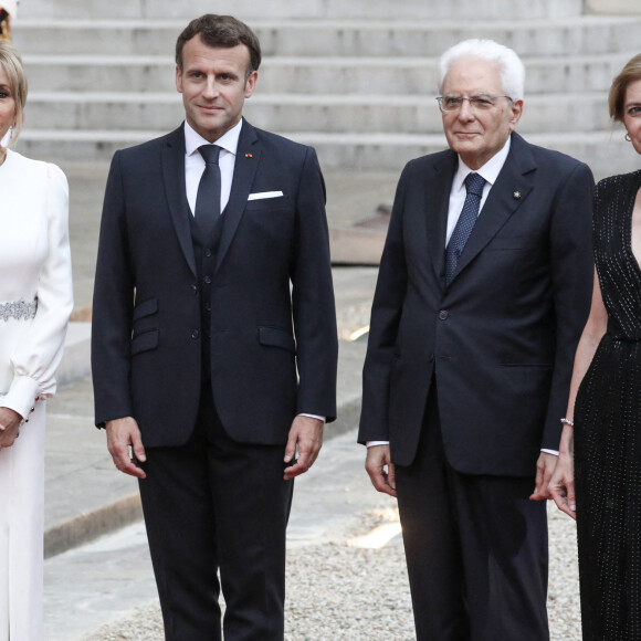 Le président de la république, Emmanuel Macron et la première dame, Brigitte Macron reçoivent Sergio Mattarella, Président de la République italienne et sa fille Laura Mattarella pour un dîner d'Etat au palais de l'Elysée, Paris, le 5 juillet 2021. © Stéphane Lemouton / Bestimage 