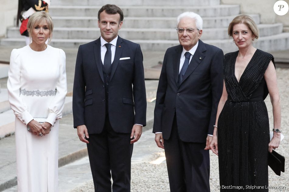 Le président de la république, Emmanuel Macron et la première dame, Brigitte Macron reçoivent Sergio Mattarella, Président de la République italienne et sa fille Laura Mattarella pour un dîner d'Etat au palais de l'Elysée, Paris, le 5 juillet 2021. © Stéphane Lemouton / Bestimage