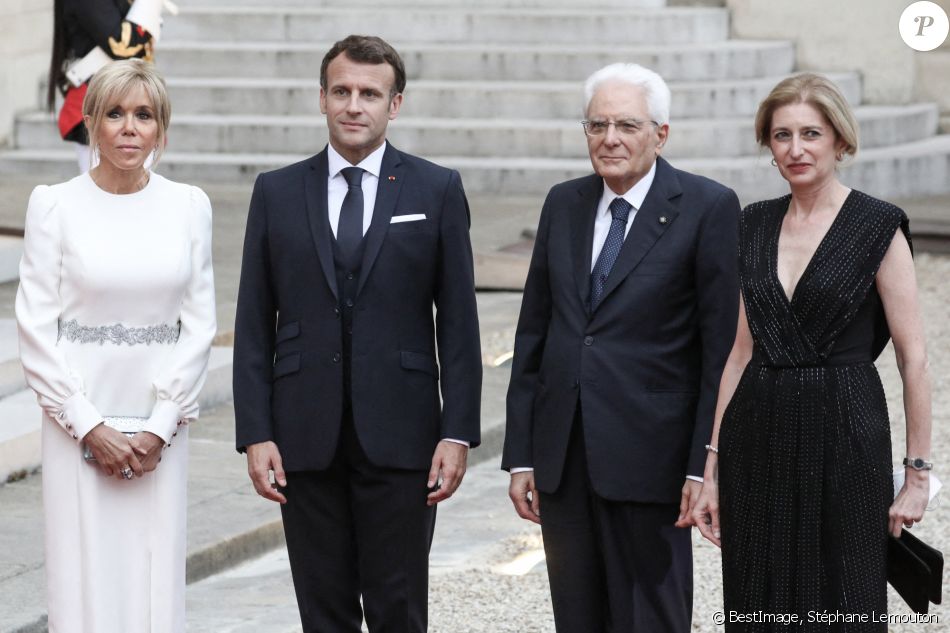 Le président de la république, Emmanuel Macron et la première dame, Brigitte Macron reçoivent Sergio Mattarella, Président de la République italienne et sa fille Laura Mattarella pour un dîner d'Etat au palais de l'Elysée, Paris, le 5 juillet 2021. © Stéphane Lemouton / Bestimage