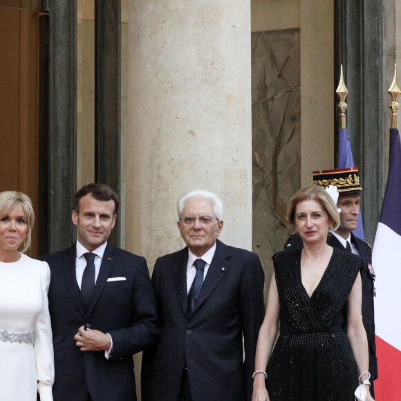 Le président de la république, Emmanuel Macron et la première dame, Brigitte Macron reçoivent Sergio Mattarella, Président de la République italienne et sa fille Laura Mattarella pour un dîner d'Etat au palais de l'Elysée, Paris, le 5 juillet 2021. © Stéphane Lemouton / Bestimage 