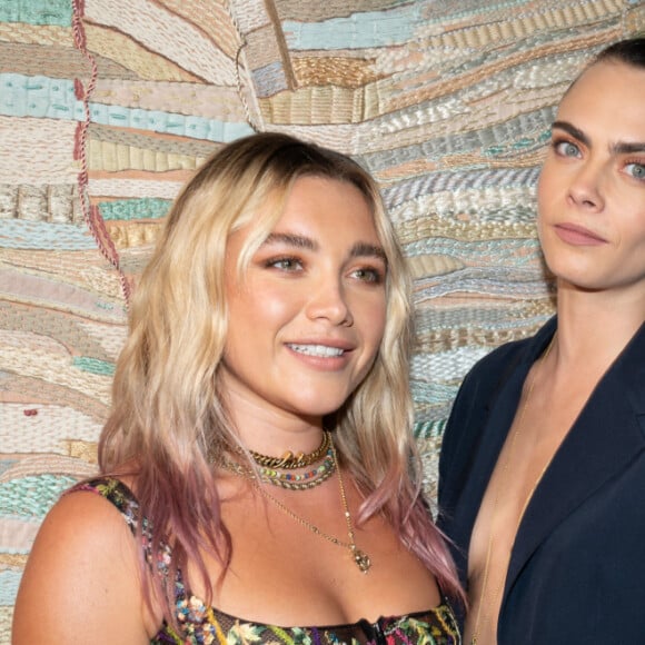 Cara Delevingne et Florence Pugh assistent au défilé Christian Dior (collection Haute Couture automne-hiver 2021-2022) au Musée Rodin. Paris, le 5 juillet 2021.