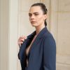 Cara Delevingne topless sous son costume au défilé Dior, look élégant mais très risqué