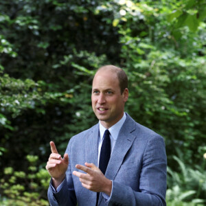 Le prince William, duc de Cambridge, célèbre le 73 ème anniversaire du National Health Service à Buckingham Palace à Londres et reçoit des membres du personnel soignant britannique, le 5 juillet 2021.