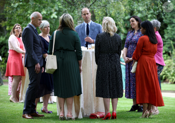 Le prince William, duc de Cambridge, célèbre le 73 ème anniversaire du National Health Service à Buckingham Palace à Londres et reçoit des membres du personnel soignant britannique, le 5 juillet 2021.