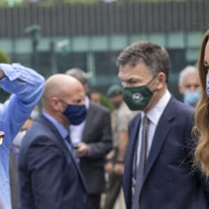 Catherine (Kate) Middleton, duchesse de Cambridge assiste à la cinquième journée de Wimbledon au All England Lawn Tennis and Croquet Club à Londres, Royaume Uni, le 2 juillet 2021.