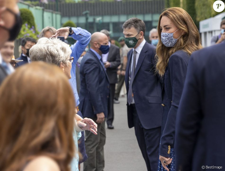 Catherine (Kate) Middleton, duchesse de Cambridge assiste à la cinquième journée de Wimbledon au All England Lawn Tennis and Croquet Club à Londres, Royaume Uni, le 2 juillet 2021.