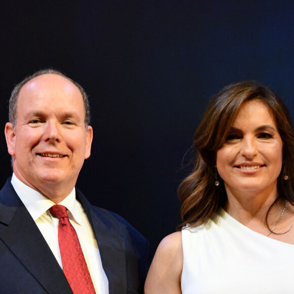 Le prince Albert II de Monaco, Mariska Hargitay (Nymphe d'honneur pour l'ensemble de sa carrière) lors de la soirée d'ouverture du 58ème festival de Télévision de Monté-Carlo au Grimaldi Forum à Monaco le 15 juin 2018.