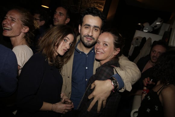 Mélanie Bernier, Jonathan Cohen et Marie Guillard à La Popote des Potes à Paris le 20 avril 2015.