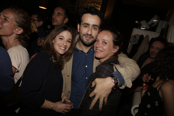 Mélanie Bernier, Jonathan Cohen et Marie Guillard à La Popote des Potes à Paris le 20 avril 2015.