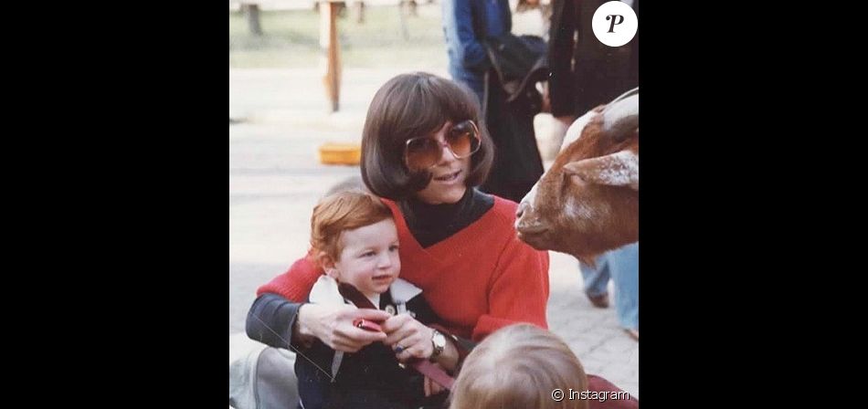 Sheila partage une jolie photo souvenir avec son fils Ludovic Chancel, pour commémorer sa mémoire, 4 ans, jour pour jour, après sa disparition. Juillet 2021
