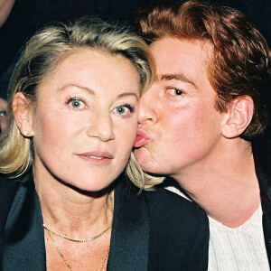 Sheila avec son fils Ludovic Chancel au Queen, à Paris, en 1998.