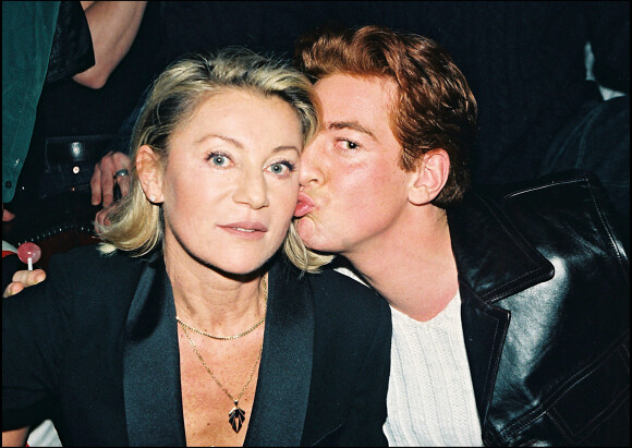 Sheila avec son fils Ludovic Chancel au Queen, à Paris, en 1998.