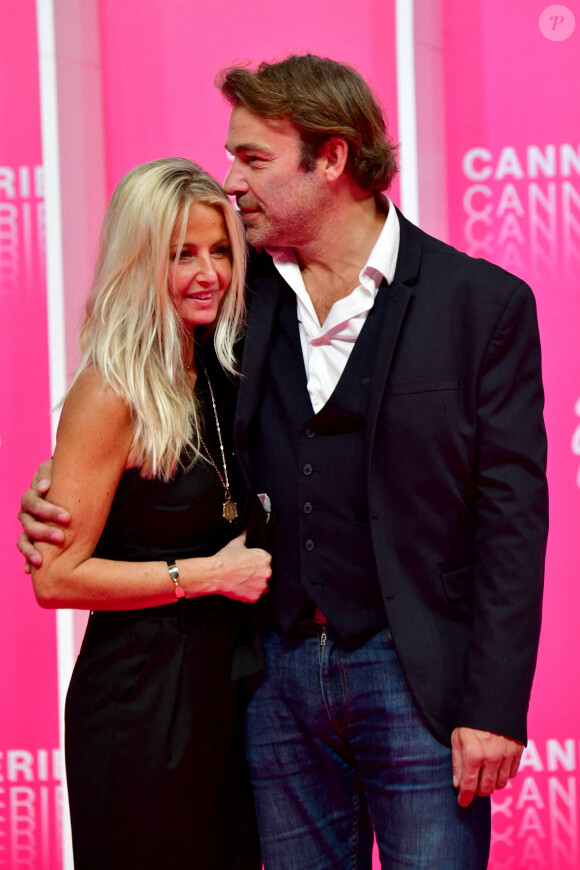 Patrick Puydebat et sa compagne au photocall de la seconde soirée du festival Canneseries saison 3 au Palais des Festivals à Cannes, le 10 octobre 2020. © Bruno Bebert / Bestimage