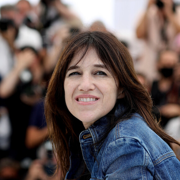Charlotte Gainsbourg au photocall du film "Jane par Charlotte" (Cannes Première) lors du 74ème festival international du film de Cannes le 8 juillet 2021. 