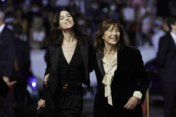 Charlotte Gainsbourg et sa mère Jane Birkin lors du 74ème Festival International du Film de Cannes. Le 7 juillet 2021 