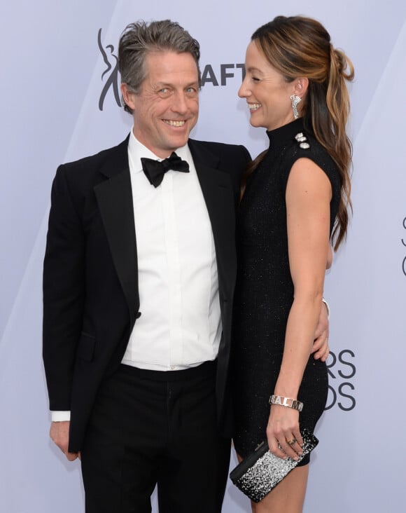 Hugh Grant et sa femme Anna Elisabet Eberstein - Photocall - 25ème cérémonie annuelle des Screen Actors Guild Awards au Shrine Audritorium à Los Angeles, le 27 janvier 2019.