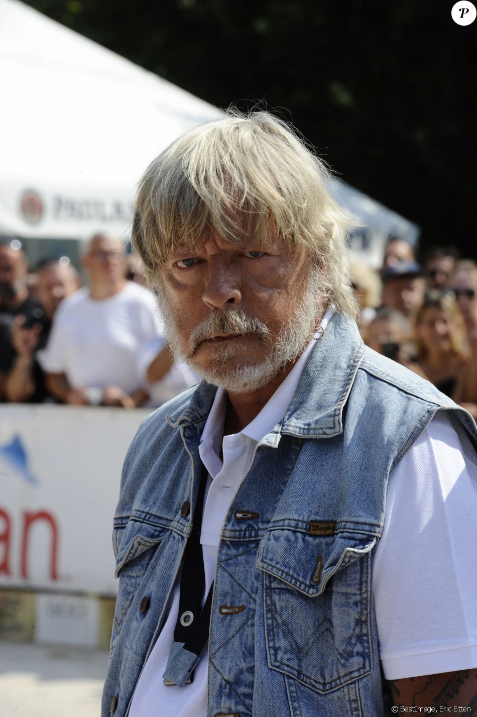 Le chanteur Renaud - Tournoi de pétanque Grand Prix des Personnalités d 'Isle sur la Sorgue dans le Vaucluse © Eric Etten / Bestimage
