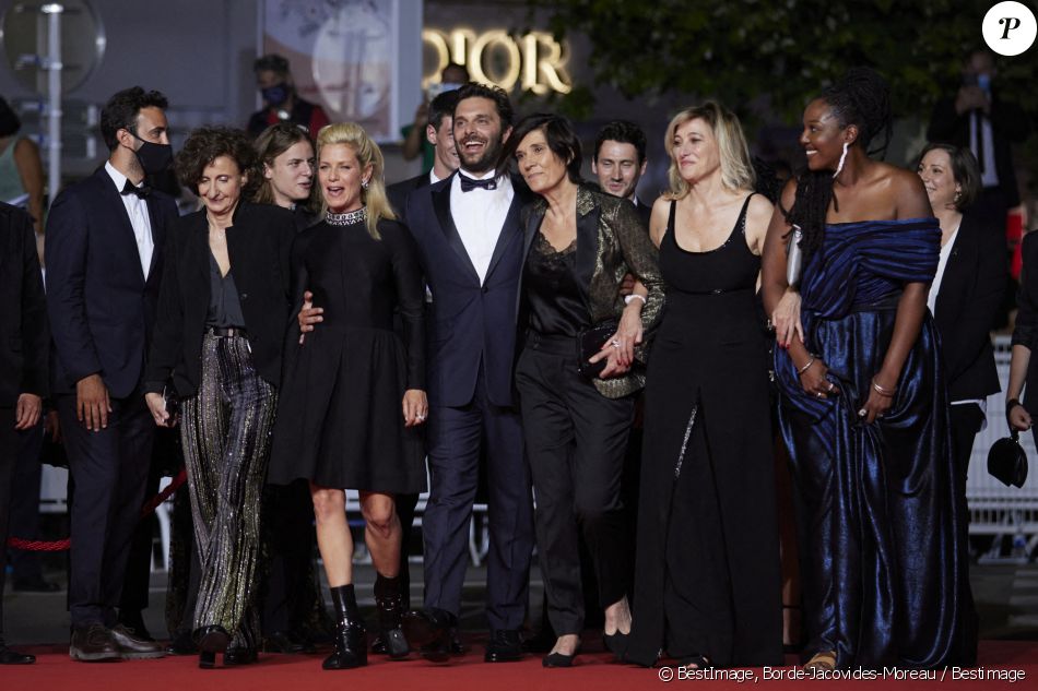Elisabeth Perez, Marina Foïs, Pio Marmaï, Catherine Corsini, Valéria Bruni Tedeschi, Aissatou Diallo Sagnan - Montée des marches du film " La fracture " lors du 74ème Festival International du Film de Cannes. Le 9 juillet 2021 © Borde-Jacovides-Moreau / Bestimage