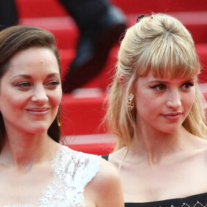 Marion Cotillard, Angèle - Montée des marches du film " Annette " lors de la cérémonie d'ouverture du 74ème Festival International du Film de Cannes. Le 6 juillet 2021 © Borde-Jacovides-Moreau / Bestimage 