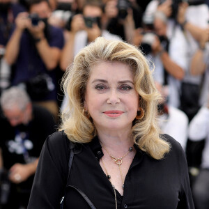 Catherine Deneuve au photocall du film De son vivant (Hors compétition) lors du 74ème festival international du film de Cannes le 11 juillet 2021 © Borde / Jacovides / Moreau / Bestimage 