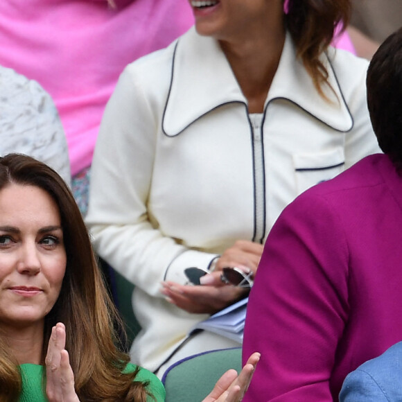 Le prince William, duc de Cambridge, et Kate Middleton, duchesse de Cambridge, dans les tibunes du tournoi de tennis de Wimbledon au All England Lawn Tennis and Croquet Club à Londres, Royaume Uni, le 10 juillet 2021. © Antoine Couvercelle/Panoramic/Bestimage