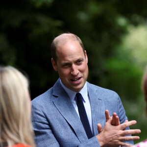 Le prince William, duc de Cambridge, célèbre le 73 ème anniversaire du National Health Service à Buckingham Palace à Londres et reçoit des membres du personnel soignant britannique, le 5 juillet 2021.