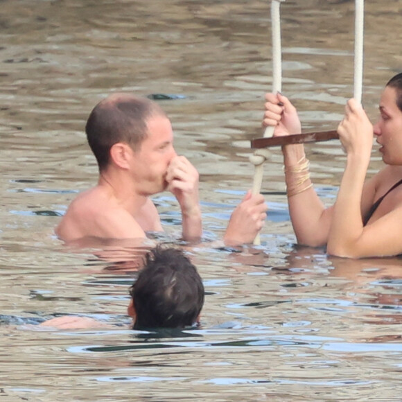 Bella Hadid et son compagnon Marc Kalman à l'hôtel du Cap-Eden-Roc, à Antibes, le 12 juillet 2021.