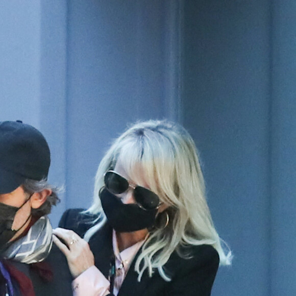 Exclusif - Laeticia Hallyday et son compagnon Jalil Lespert à Paris, le 13 novembre 2020.