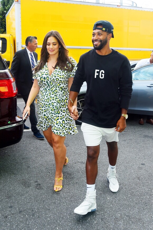 Ashley Graham et son mari Justin Ervin arrivent au défilé Prêt à porter Serena Williams Printemps/Eté 2020. New York, le 10 septembre 2019.
