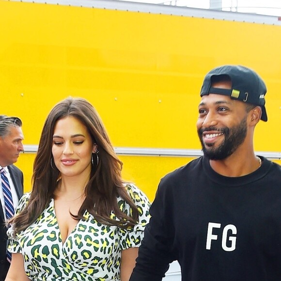 Ashley Graham et son mari Justin Ervin arrivent au défilé Prêt à porter Serena Williams Printemps/Eté 2020. New York, le 10 septembre 2019.