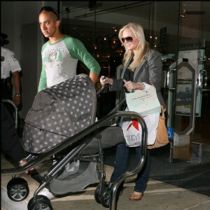 Emma Bunton et Jade Jones avec leur bébé Beau