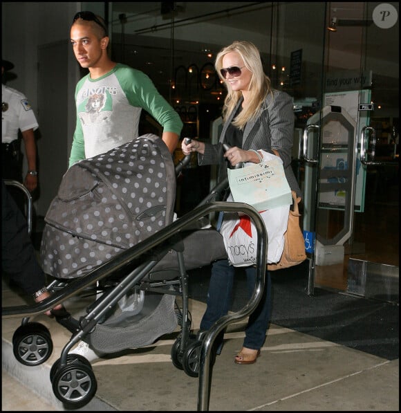 Emma Bunton et Jade Jones avec leur bébé Beau
