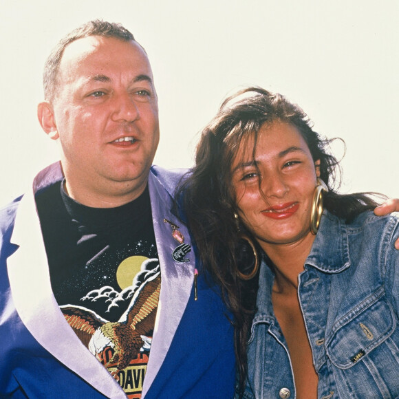 Coluche en couple avec Frédérique Fayles-Bernstein : Qui était sa dernière compagne âgée de 19 ans à l'époque ?