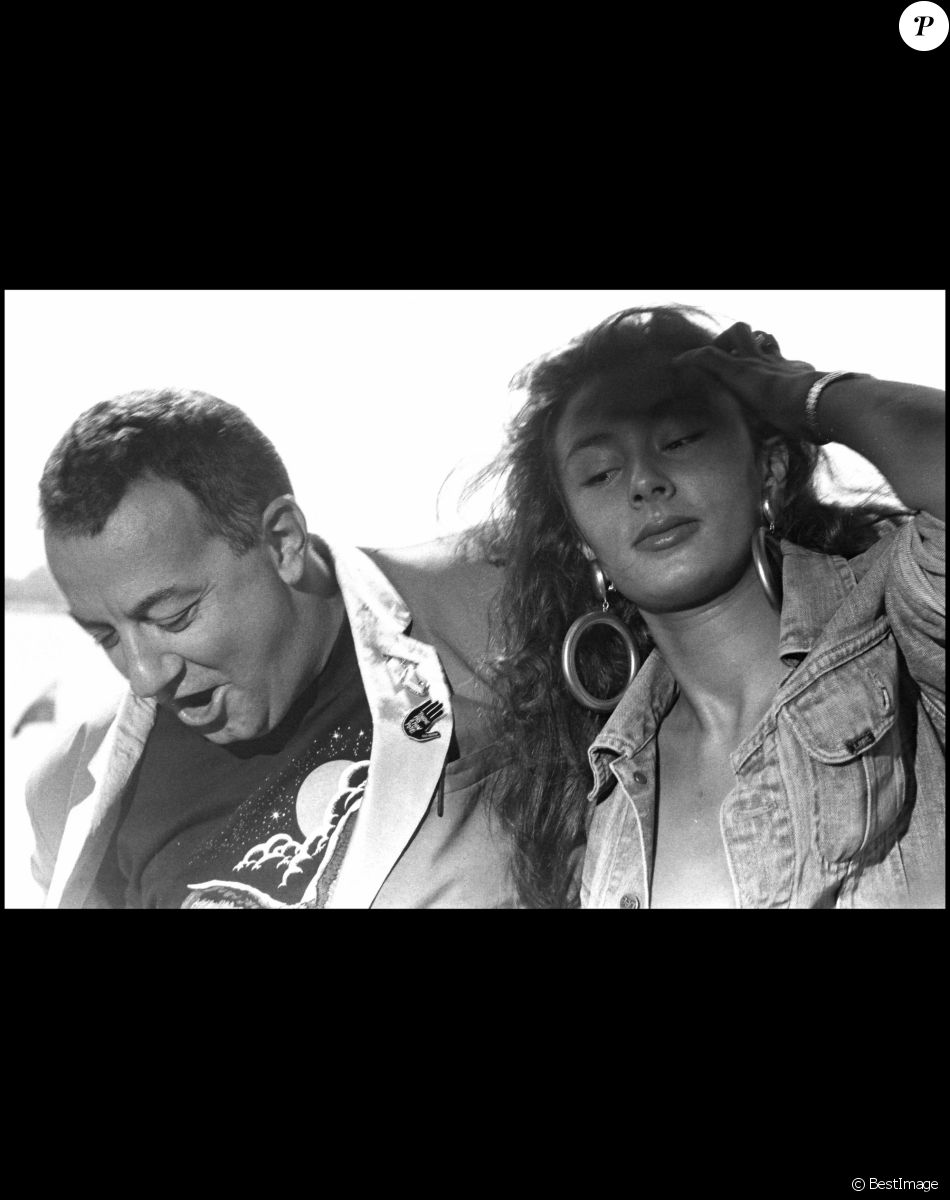 Coluche en couple avec Frédérique Fayles-Bernstei : Qui était sa dernière compagne âgée de 19 ans à l'époque ?