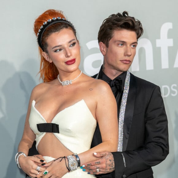 Bella Thorne et son fiancé Benjamin Mascolo - Soirée du gala de l'amfAR à la Villa Eilen Roc au Cap d'Antibes lors du 74e Festival de Cannes. Le 16 juillet 2021. © Borde-Jacovides-Moreau / Bestimage