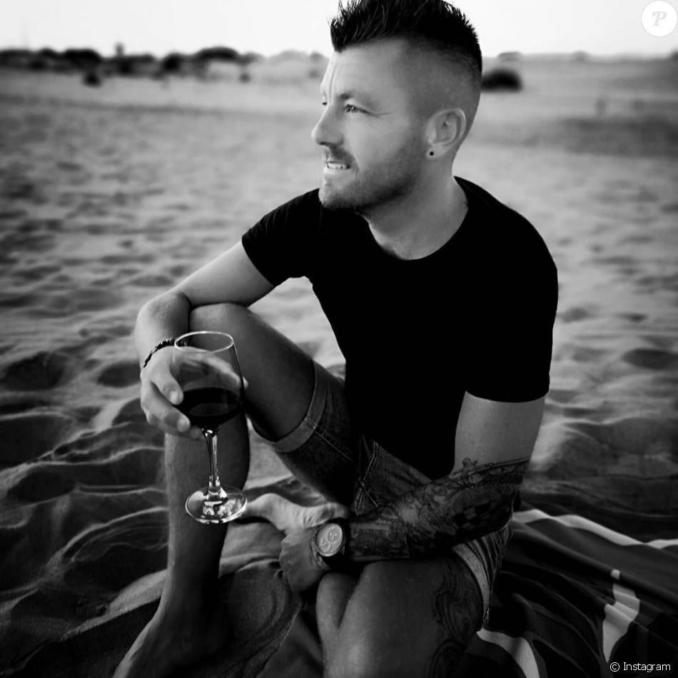 Gaetan de "Mariés au premier regard" à la plage