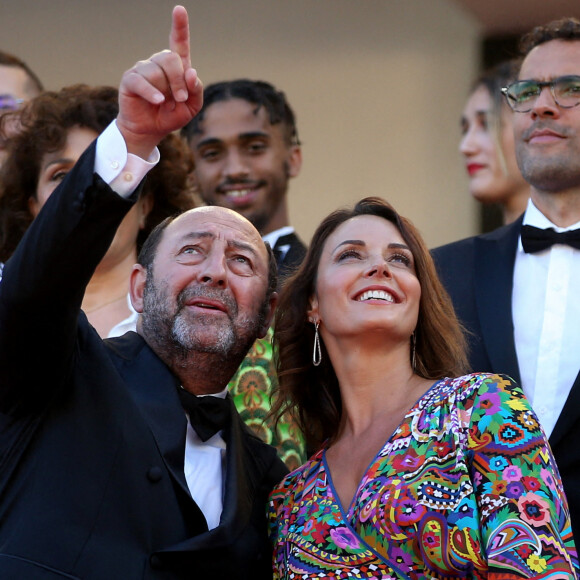 Kad Merad et sa compagne Julia Vignali - Montée des marches du film " OSS 117 : Alerte rouge en Afrique Noire " lors du 74ème Festival International du Film de Cannes. Le 17 juillet 2021 © Borde-Jacovides-Moreau / Bestimage